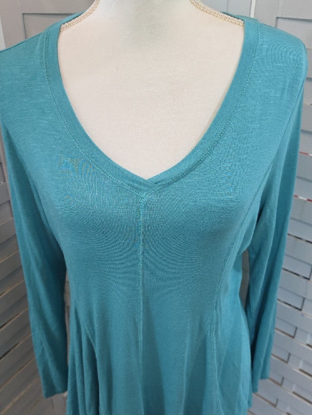 Soft Surroundings Light Teal V-Neck Long Sleeve Swing Top Size Medium - Picture 2 of 4